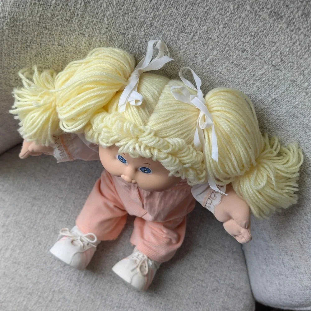 Cabbage Patch Vintage‎ 1982 Kids Doll Yellow Yarn Hair Pigtails Peach Corduroy
